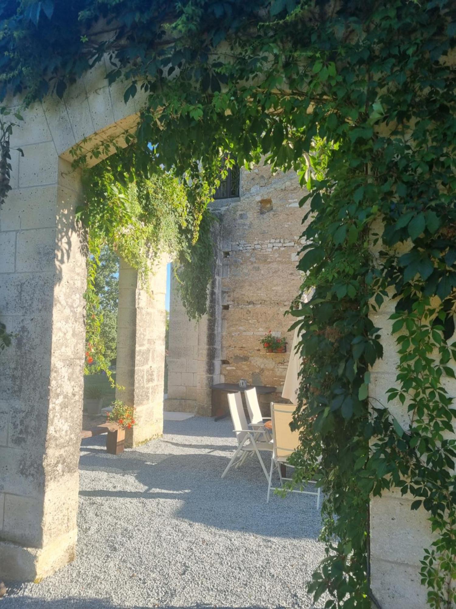 Chateau Neuf Le Desert Le Pizou エクステリア 写真